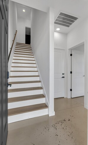 Interior - Stylish 3BR/3BA Retreat with Rooftop Hot Tub! (Nashville)
