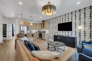 Smart TV, stereo - Stylish 3BR/3BA Retreat with Rooftop Hot Tub! (Nashville)