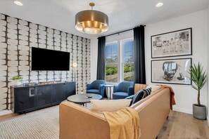 Smart TV, stereo - Stylish 3BR/3BA Retreat with Rooftop Hot Tub! (Nashville)