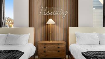 Een strijkplank/strijkijzer, reisbedje, gratis wifi, beddengoed