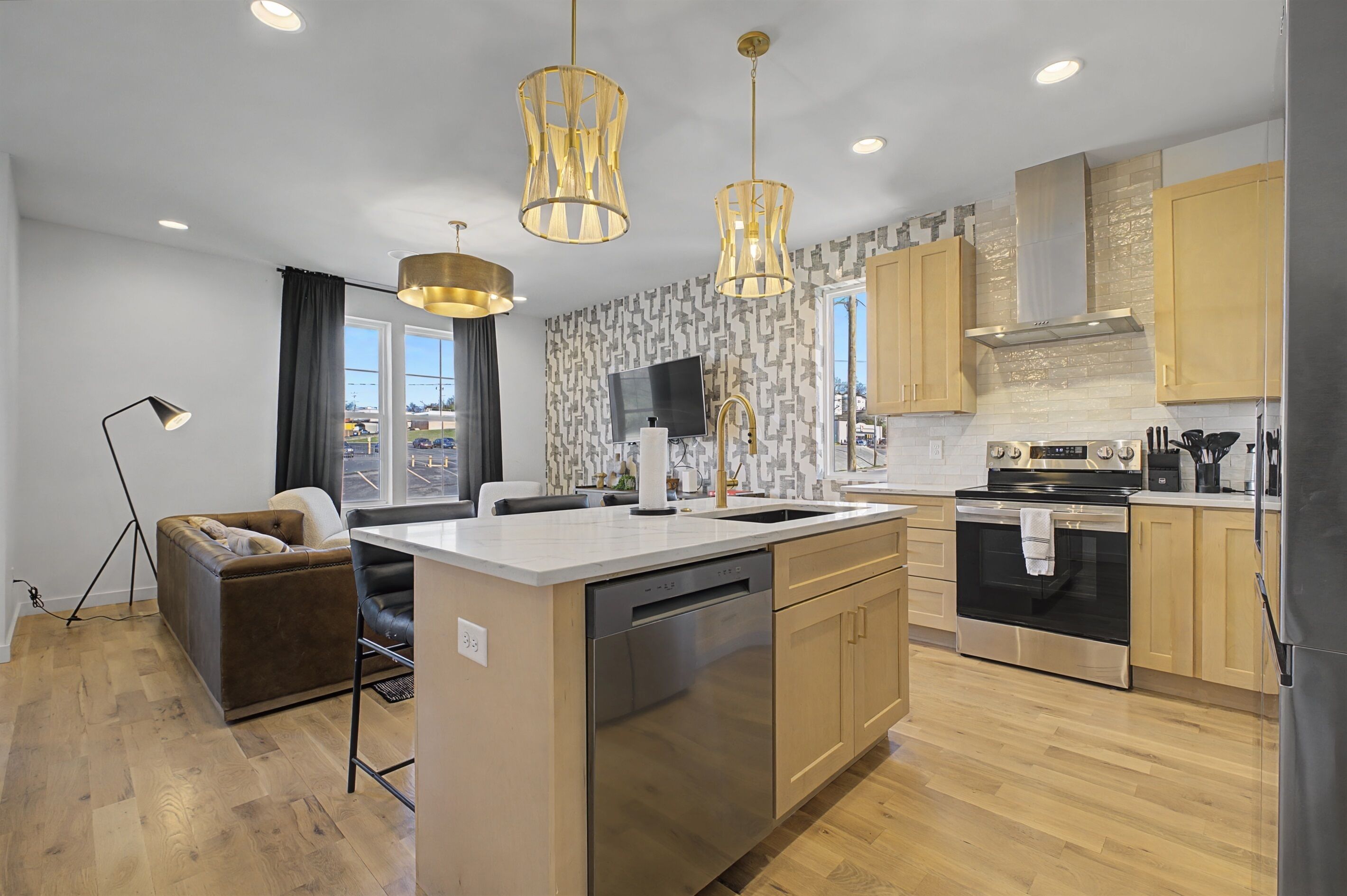 Geladeira, micro-ondas, fogão, cooktop