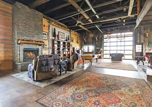 Interior - Private Retreat in the Palisades on the Bourbon Trail (Harrodsburg)