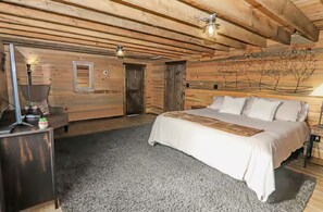 3 bedrooms, desk, iron/ironing board, free WiFi
