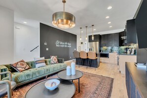 Smart TV, stereo - Rooftop Comfort in Music City (Nashville)