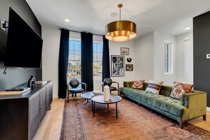 Smart TV, stereo - Rooftop Comfort in Music City (Nashville)