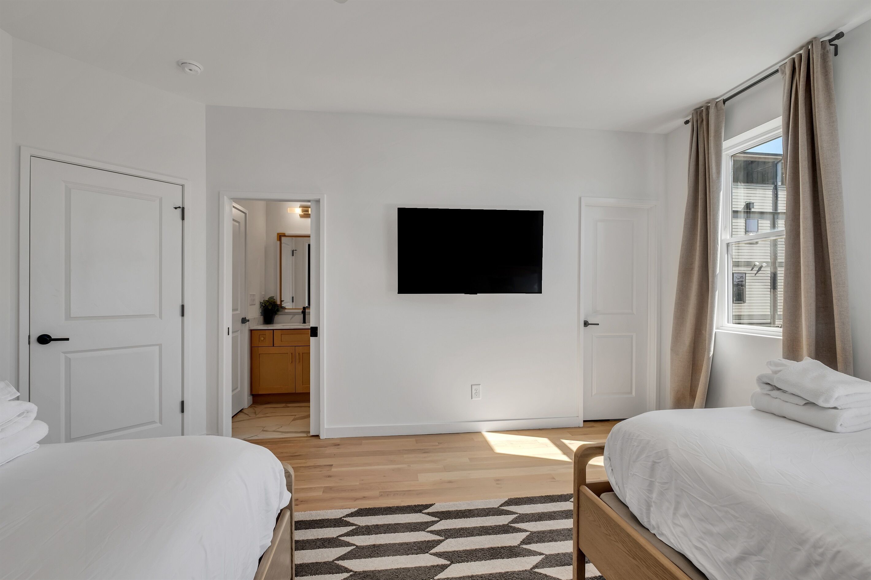 3 bedrooms, iron/ironing board, free WiFi, bed sheets