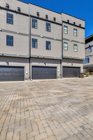 Exterior - Rooftop Comfort in Music City (Nashville)