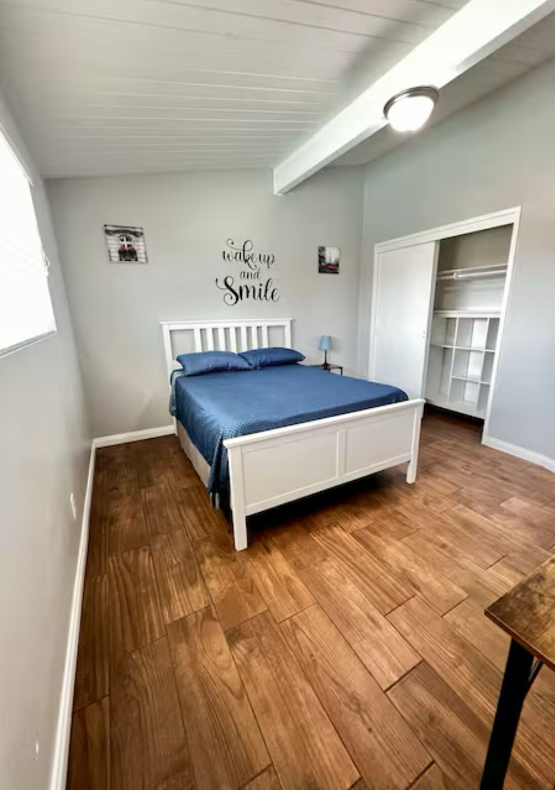 3 habitaciones, escritorio, tabla de planchar con plancha y wifi gratis 