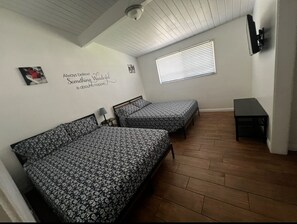 3 bedrooms, desk, iron/ironing board, free WiFi