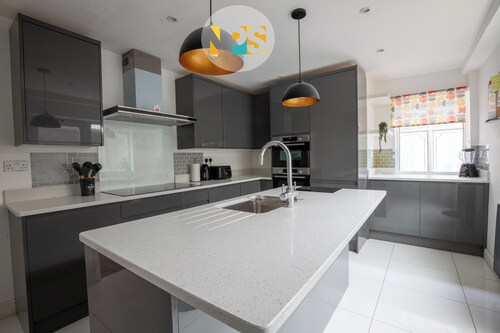 The Laurels - HS2 Contractors, NEC, BHX Airport Stays, Sleeps 12, Free Parking