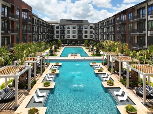 Home Away From Home - Luxury 1Bedroom Apartment