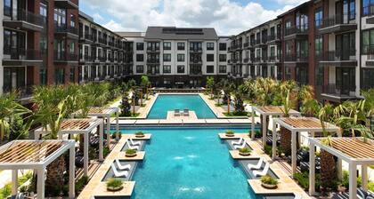 Home Away From Home - Luxury 1Bedroom Apartment