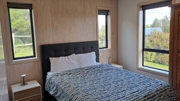 4 bedrooms, WiFi, bed sheets