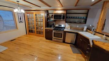 Microones, forn, placa de cuina i rentaplats