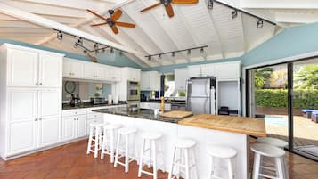 Apartment, Ocean View | Private kitchen