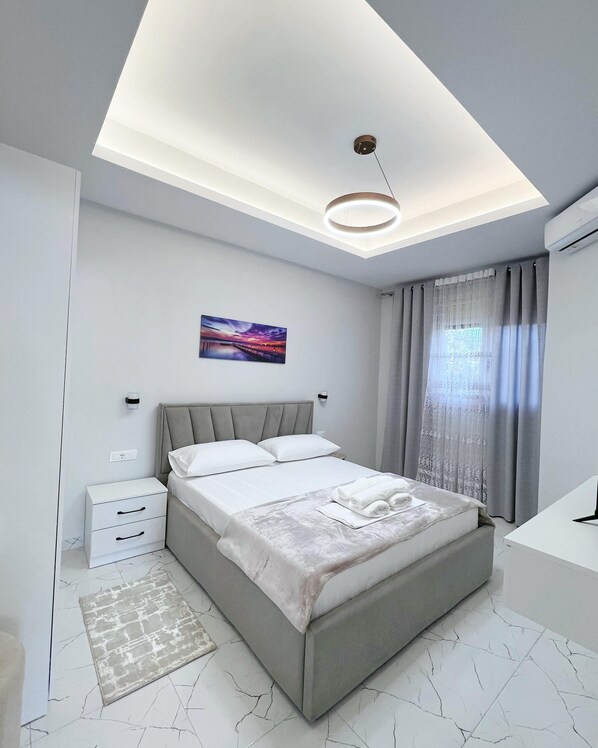 2 bedrooms, iron/ironing board, WiFi, bed sheets - Nice 2-bedroom apartment with AC in sunny Vlora (Vlora)