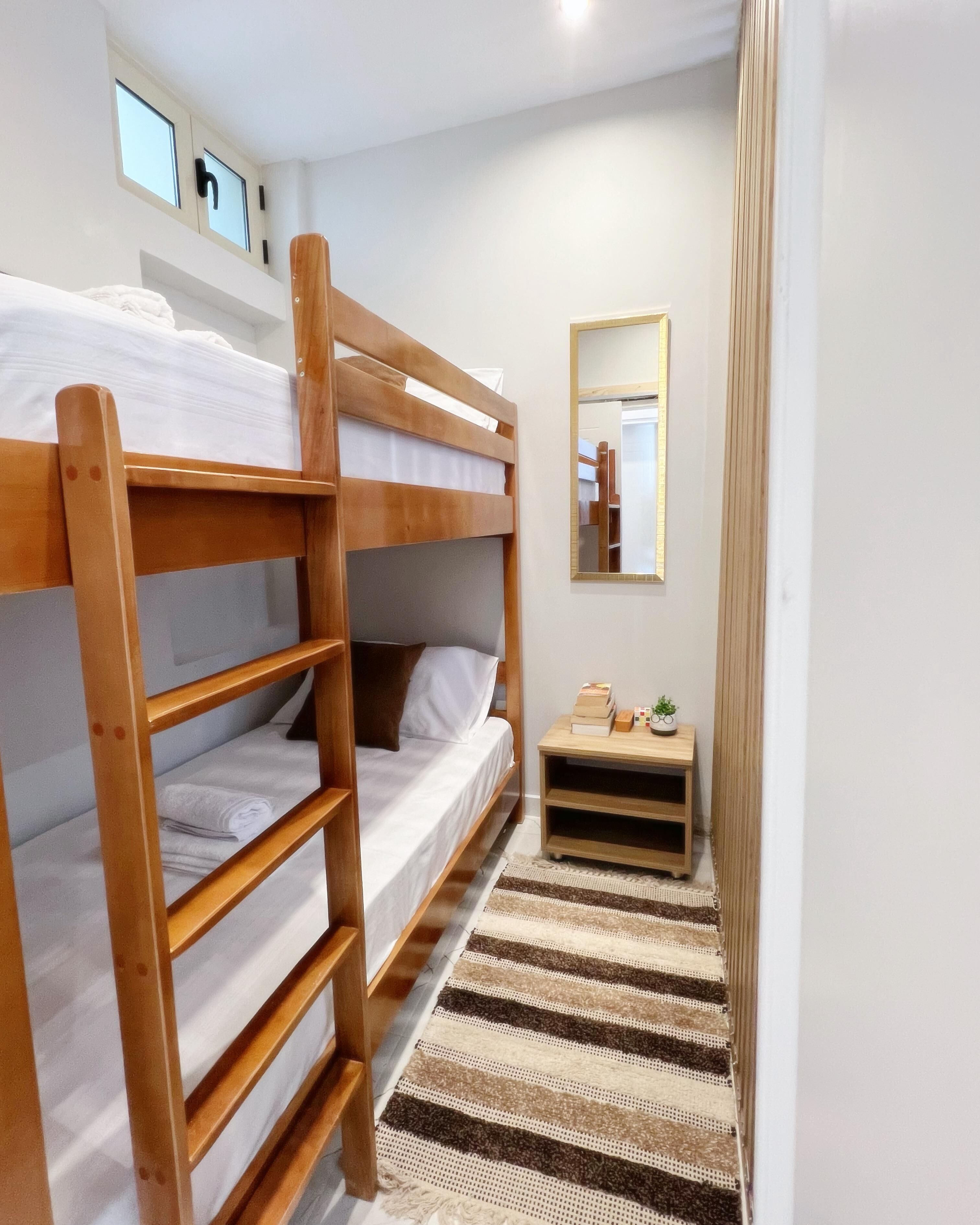 2 dormitoris, planxa i posts de planxar, wifi i roba de llit 