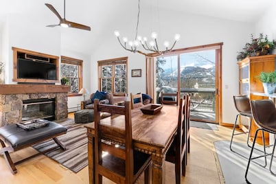 Main Street Condo, 3 Bedrooms, Mountain Views, Sleeps 9