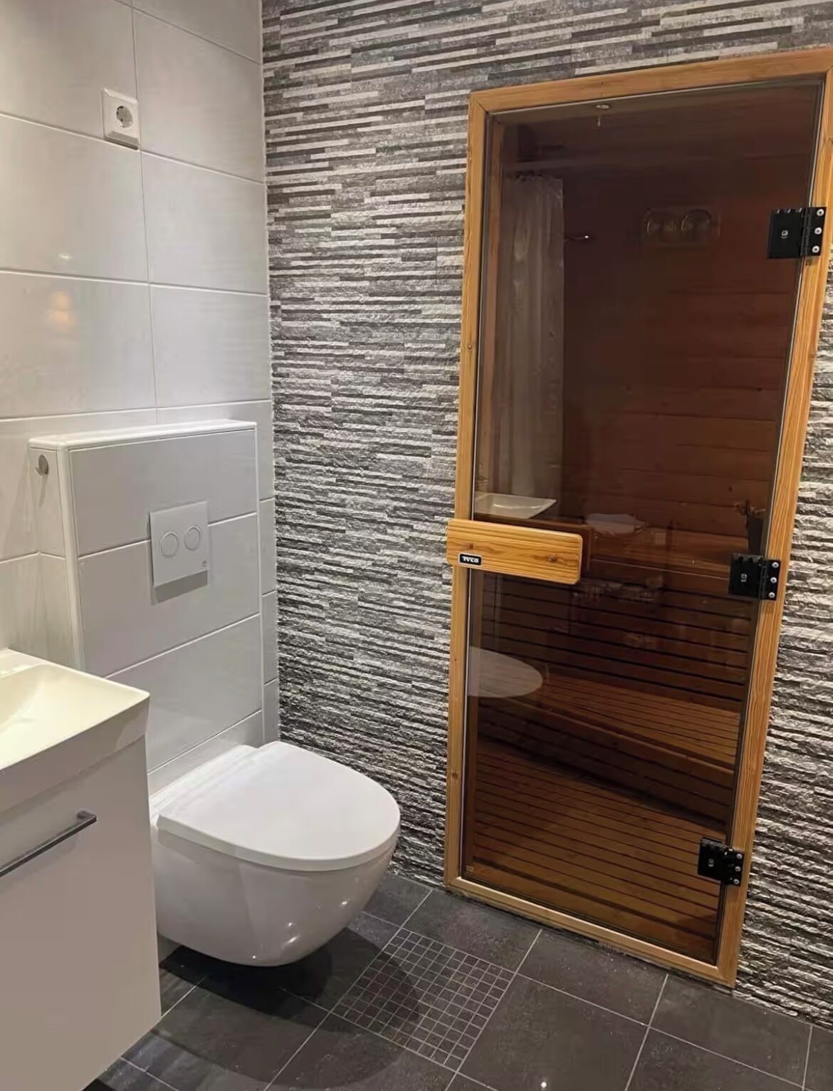 Bruser, hårtørrer, håndklæder, Toiletpapir