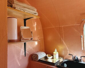 Interior - Renovated 1976 Airstream Argosy, A Wooded Retreat in Oklahoma City (Oklahoma City)