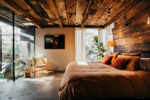 2 bedrooms, iron/ironing board, Internet, bed sheets