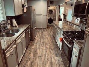 Microondas, horno, placa de cocina, lavavajillas