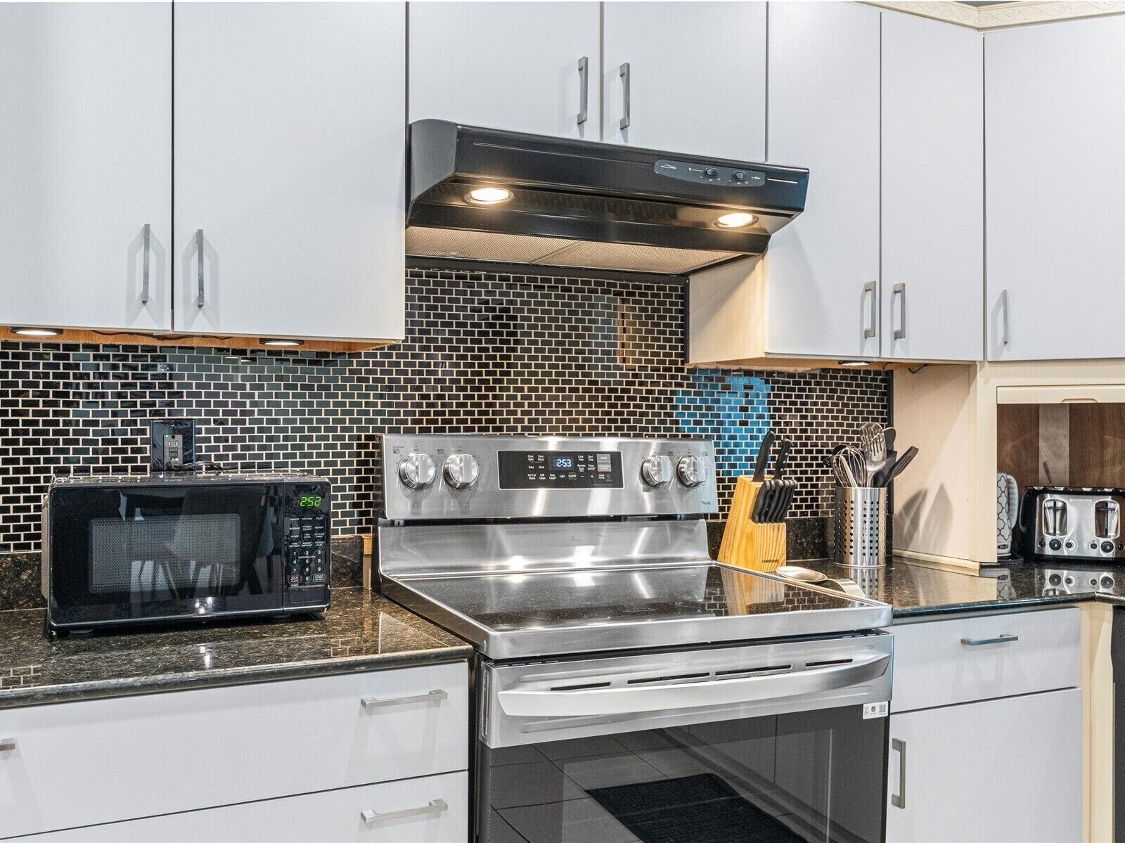 微波炉、烤箱、炉灶、洗碗机