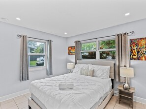 4 habitaciones, tabla de planchar con plancha, wifi y ropa de cama