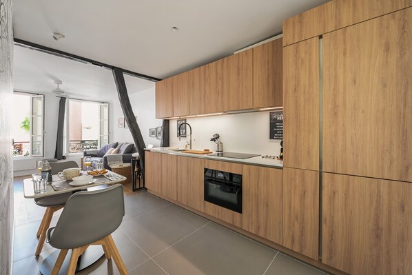 Kühlschrank, Mikrowelle, Ofen, Geschirrspüler