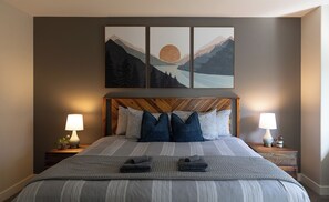 4 habitaciones, tabla de planchar con plancha, wifi y ropa de cama 