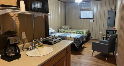 Cozy studio shotgun apartment in the heart of the Ozarks