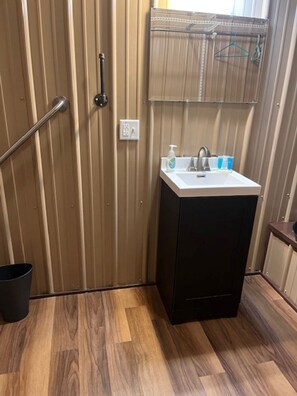 Bathroom - Cozy studio shotgun apartment in the heart of the Ozarks (Osceola)