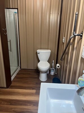 Bathroom - Cozy studio shotgun apartment in the heart of the Ozarks (Osceola)