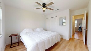 2 bedrooms, iron/ironing board, WiFi, bed sheets - Prime Anastasia Island Location Close to Downtown and Beaches (St. Augustine)