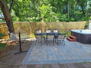 Outdoor dining - Hot Tub Retreats (Lake Villa)