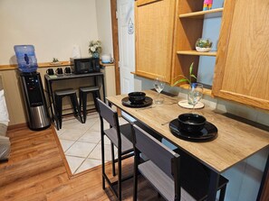 Dining - Hot Tub Retreats (Lake Villa)