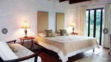 Kahden hengen deluxe-huone, näköala puutarhaan | Ilmainen Wi-Fi, vuodevaatteet