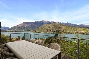 تناول الطعام بالخارج