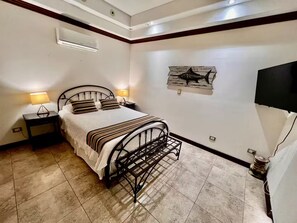 3 Schlafzimmer, Zimmersafe, Schreibtisch, Bügeleisen/Bügelbrett