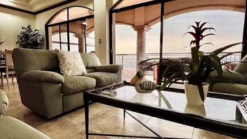 Smart TV, table tennis, stereo, computer monitors