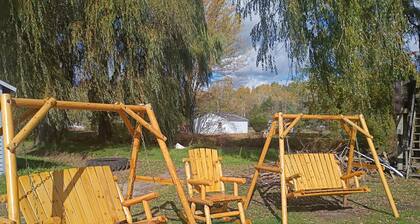 Cute cabin just outside of town