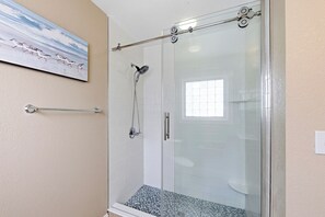 Douche, serviettes fournies