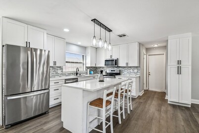Coastal Family Retreat – Heated Pool, Fire Pit & Fun!