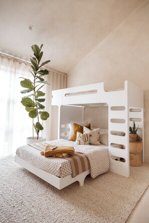 4 habitaciones, tabla de planchar con plancha, wifi y ropa de cama 