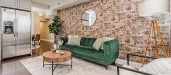 Modern & Cozy 2-bedroom condo in Center City Philadelphia - Walk Everywhere