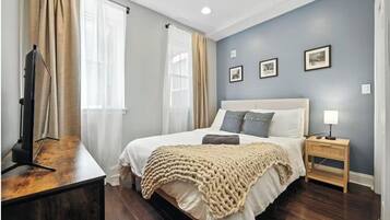 2 bedrooms, iron/ironing board, WiFi, bed sheets