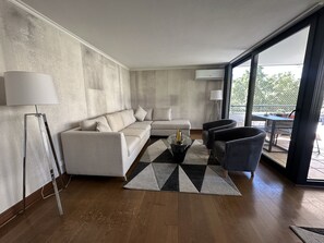 Family Apartment, Balcony, City View | Living area