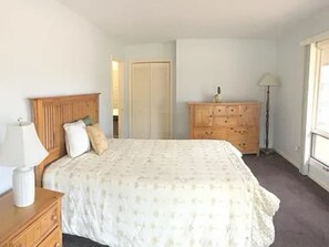 2 makuuhuonetta, silitysrauta/-lauta, vuodevaatteet