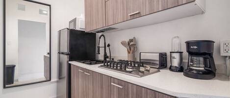 Fridge, microwave, stovetop, coffee/tea maker