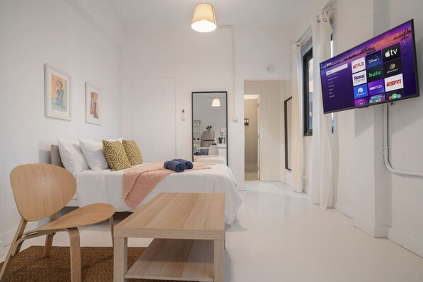 Desk, iron/ironing board, WiFi, bed sheets